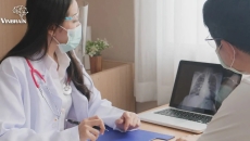 
  A doctor explaining to a patient some findings from their chest x-ray
