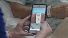 nurse scanning hospital patient bracelet with smartphone