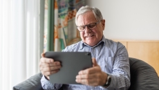 Man using a tablet PC