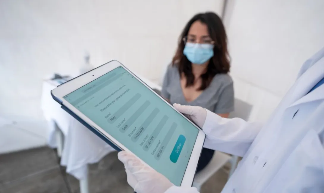 Patient and provider examine digital health metrics Patient and provider examine digital health metrics