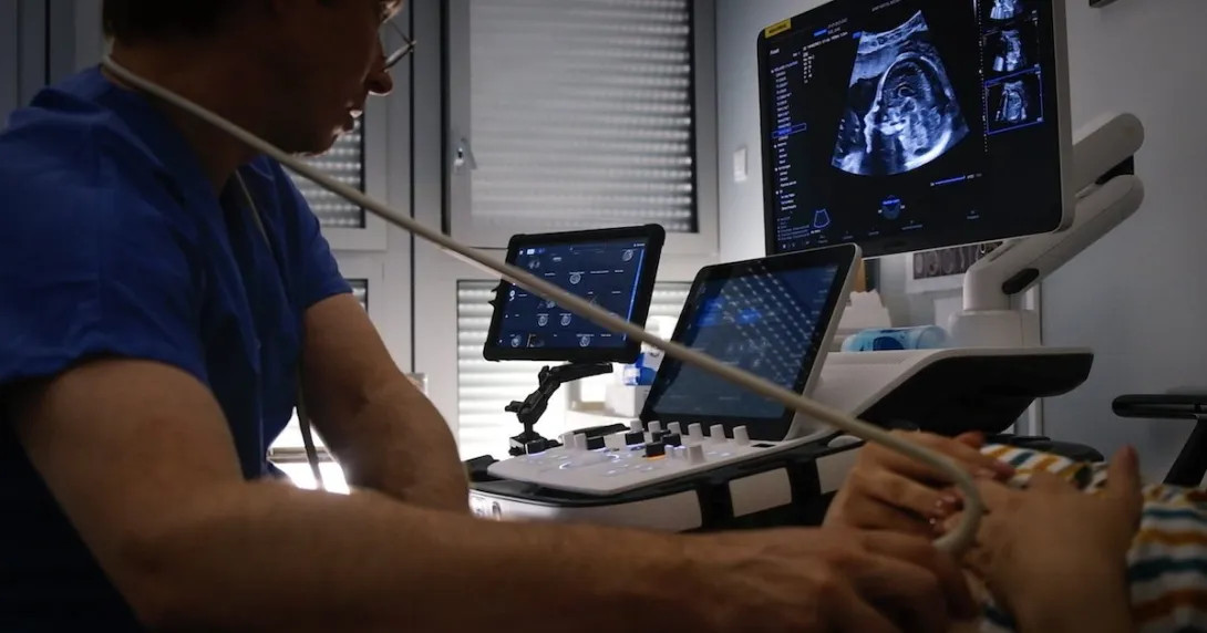 An obstetrician-gynaecologist reading an automated report by Sonio Detect An obstetrician-gynaecologist reading an automated report by Sonio Detect