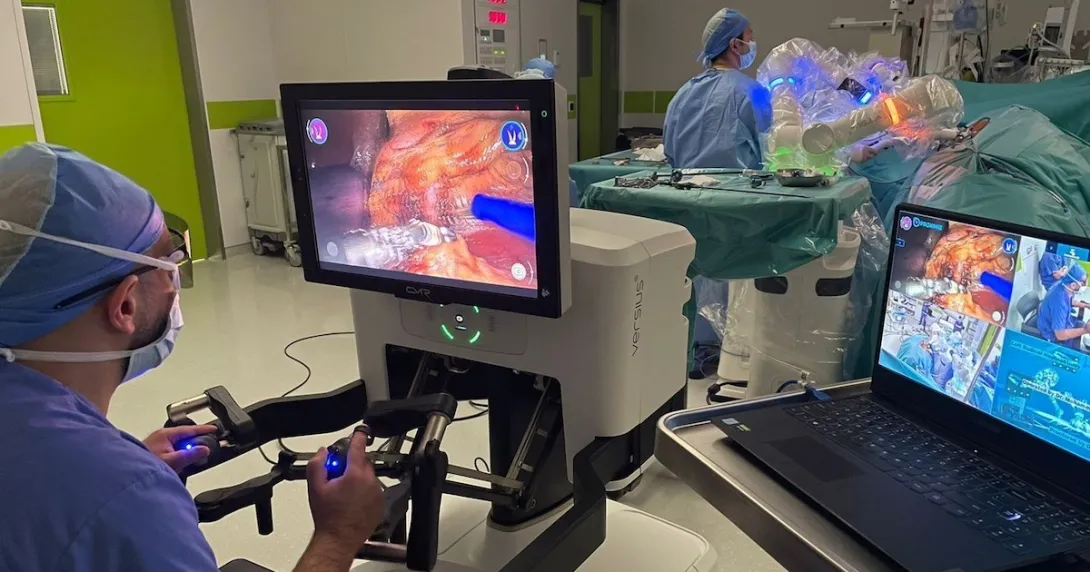 A surgeon operating while other clinicians follow along on a laptop using Proximie's platform A surgeon operating while other clinicians follow along on a laptop using Proximie's platform