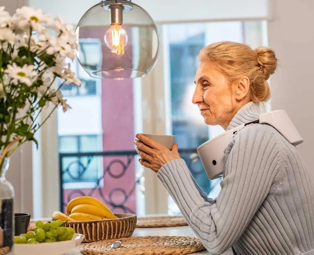 Respiray’s wearable device allegedly kills over 99% of viruses and bacteria with UV light and filter. Respiray’s wearable device
