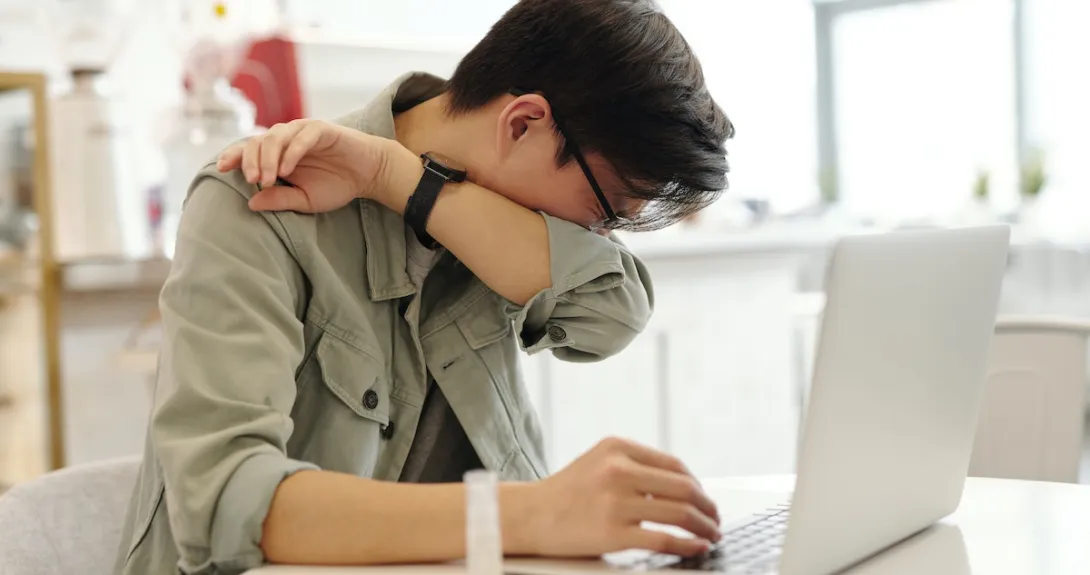 Sick person uses computer to look up symptoms.