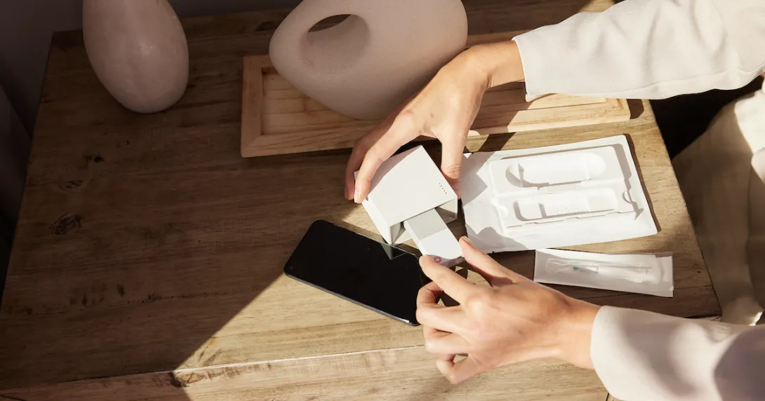 A person unboxing a Cue test.